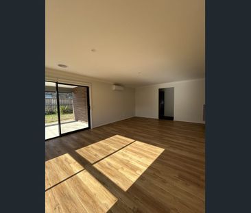 Modern 4 Bedroom Family Home Near Opalia Shopping Centre - Photo 4