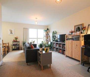 Pitman House, Vicarage Way, Trumpington, Cambridge - Photo 2