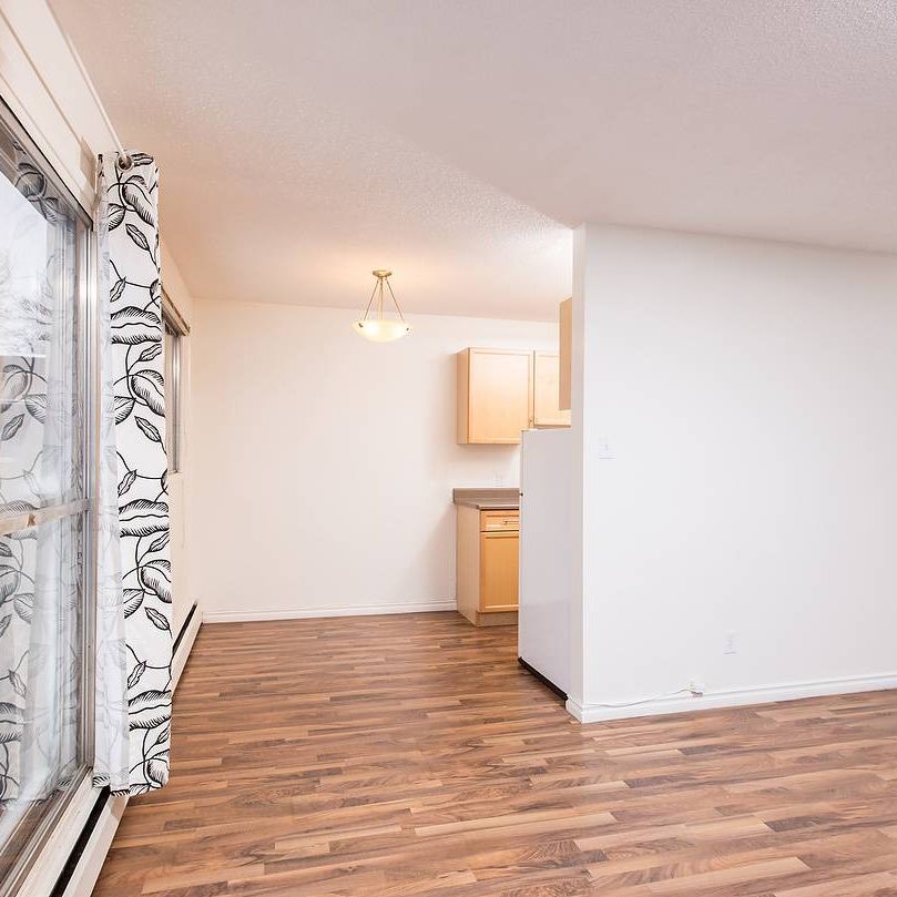 Natalie Place - Photo 1