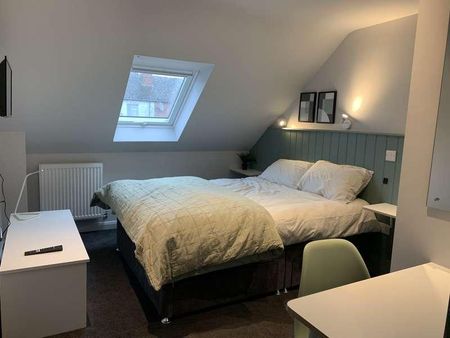 Gated Apartment // Bed // Sept, LN5 - Photo 3