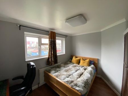 3 Bed Terraced House, Coles Crescent, HA2 - Photo 4