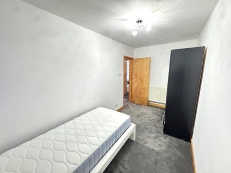 Arundel Close, Stratford E15, Property for rent - Photo 2