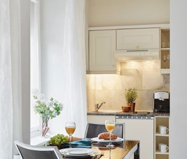 Studio Junior, Kitchenette - Serviced Apartment with Weekly Housekeeping Included - Photo 3