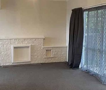 Renovated, easy care home - Photo 4