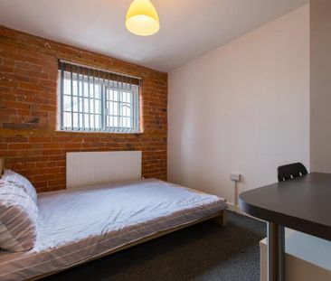 1 bedroom in a house share to rent - Photo 4