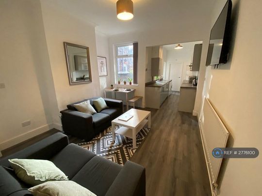 1 bedroom in a house share to rent - Photo 1