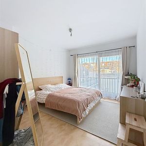 Appartement te huur in Tournai voor € 750 met 1 slaapkamer - Photo 2