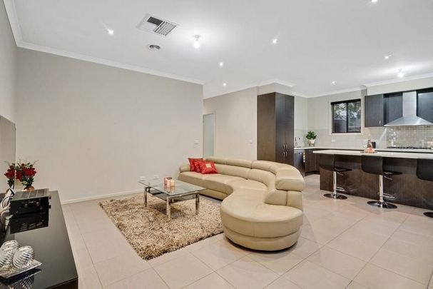 Large Family Home! - Photo 1