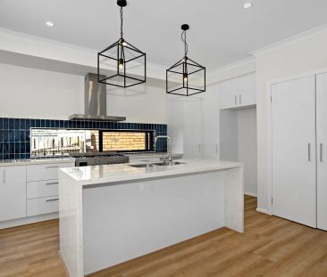 Modern and Stylish Townhouse - Photo 5