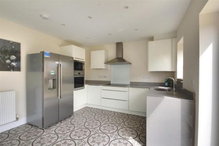 3 bedroom end of terrace house to rent - Photo 5