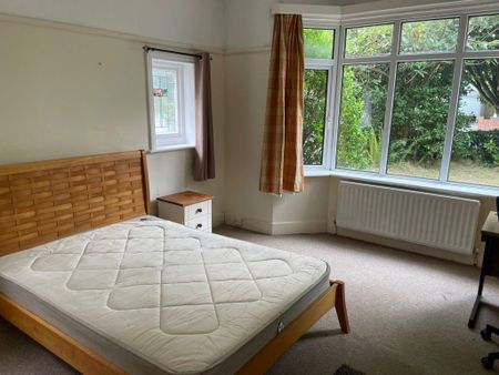 FIVE DOUBLE BEDROOM HOUSE IN QUEENS PARK (P05426) - Photo 5