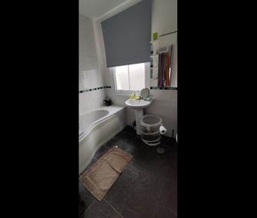 Room in a Shared Flat, Renmuir Street, SW17 - Photo 1