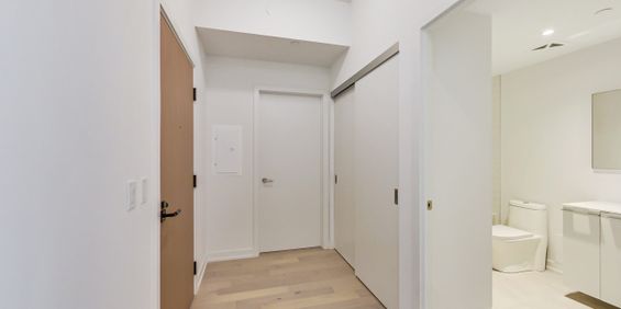 Bright & Spacious 1 Bedroom Condo on Queen St W - Photo 3