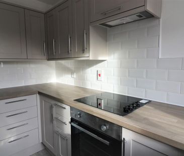2 bedroom semi-detached house to rent - Photo 3