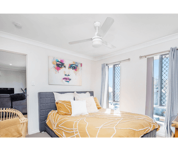 Stunning 4-Bedroom Home with Huge Backyard & Outdoor Entertaining - Photo 6