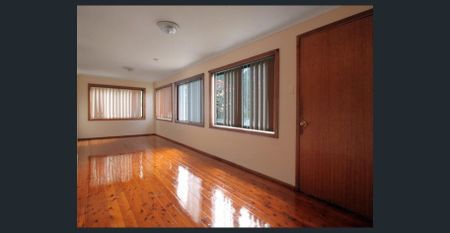 A Great Find in Gwynneville! - Photo 2