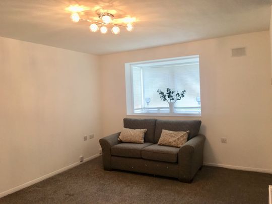 2 Bed Flat, Larch Close, N11 - Photo 1
