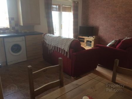 STUDENT LET 2026/27, 35 Millstone Park, Portstewart, BT55 7HL - Photo 2