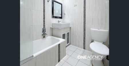 LARGE FAMILY HOME!!! - Photo 3