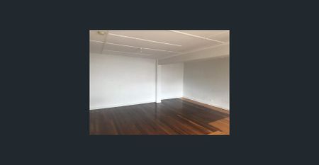 Great value spacious 3 bed duplex with yard maintenance included! - Photo 2