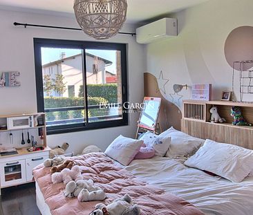 Maison à louer à Saint Jean de Luz, au calme avec couloir de nage et piscine - Photo 1