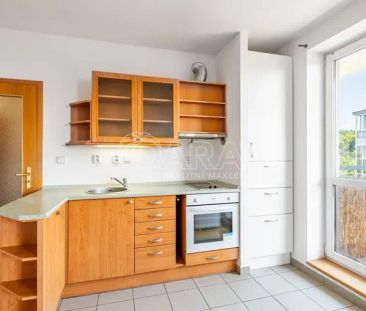 Pronájem světlého bytu, 1kk s balkónem, Vřesová, Praha 8 - Fotografie 1
