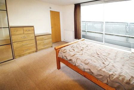 3 bedroom flat to rent - Photo 2