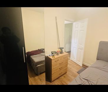 2 Bed Semi-Detached House, Morse Road, M40 - Photo 6