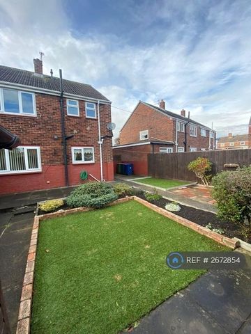 3 bedroom semi-detached house to rent - Photo 4