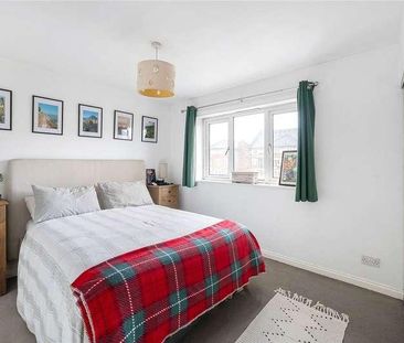 St James's Drive, Wandsworth Common, London, SW12 - Photo 3