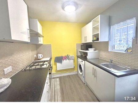 1 bedroom in a house share to rent - Photo 4