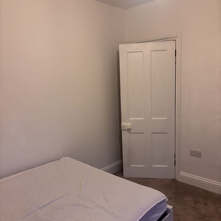 Room in a Shared House, Dewe Road, BN2 - Photo 1
