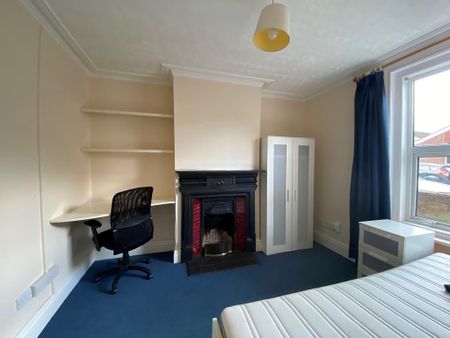 3 bedroom terraced house to rent - Photo 3