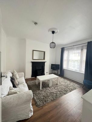 8 bedroom terraced house to rent - Photo 1