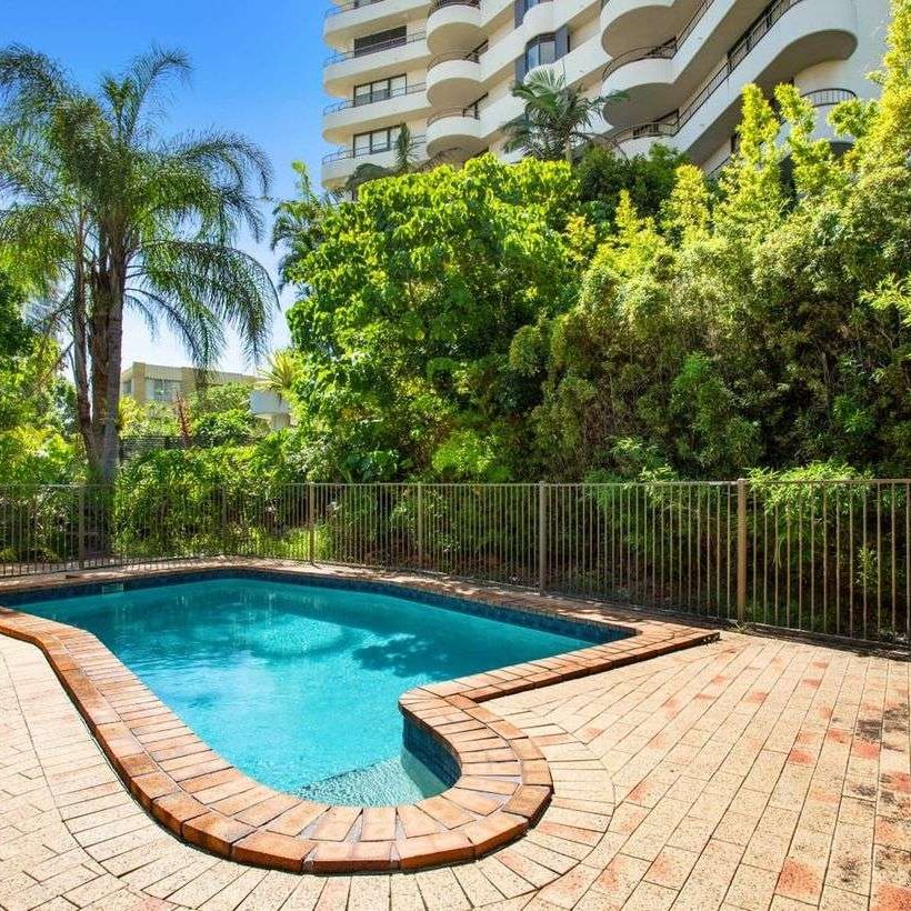 Bright & Breezy 1-Bedroom Apartment in Prime Surfers Paradise Location - Photo 1