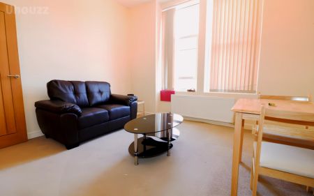 Entire Place·1B1B··1·Queen Victoria Rd - Photo 4