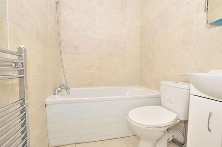 Station Road, Redhill, Surrey, RH1 - Photo 3