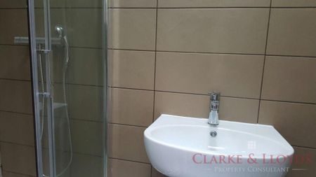 6 bedroom terraced house to rent - Photo 4