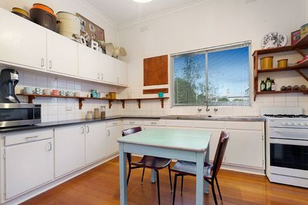 Inner-City Living at Its Best! - Photo 3