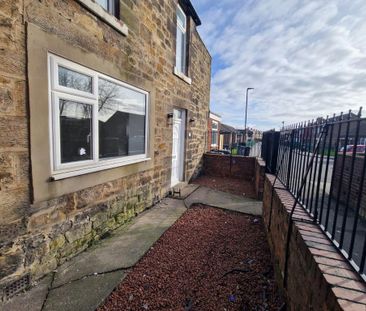 3 bedroom end of terrace house to rent - Photo 4