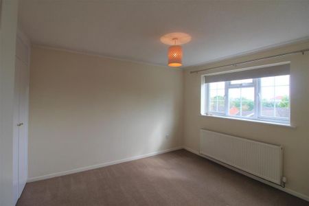 4 bedroom detached house to rent - Photo 4