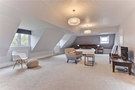 5 bedroom detached house to rent - Photo 4