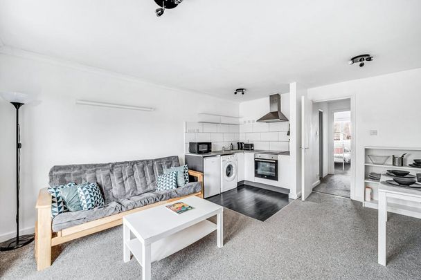 1 bedroom flat to rent - Photo 1