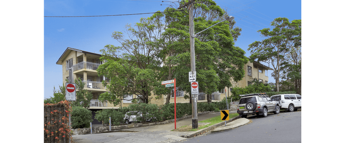 SPACIOUS AND MODERN TWO BEDROOM APARTMENT WITH STUNNING HARBOUR VIEWS AND BALCONY - Photo 1