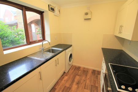 2 bedroom terraced house to rent - Photo 4