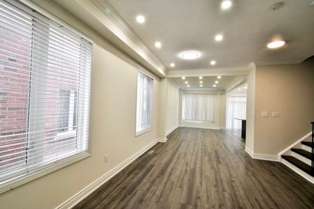 For Lease - 107 Laramie Crescent, Vaughan, Ontario - Photo 5