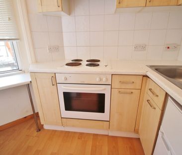 1 bedroom Flat - Photo 2