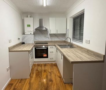 2 bedroom end of terrace house to rent - Photo 5