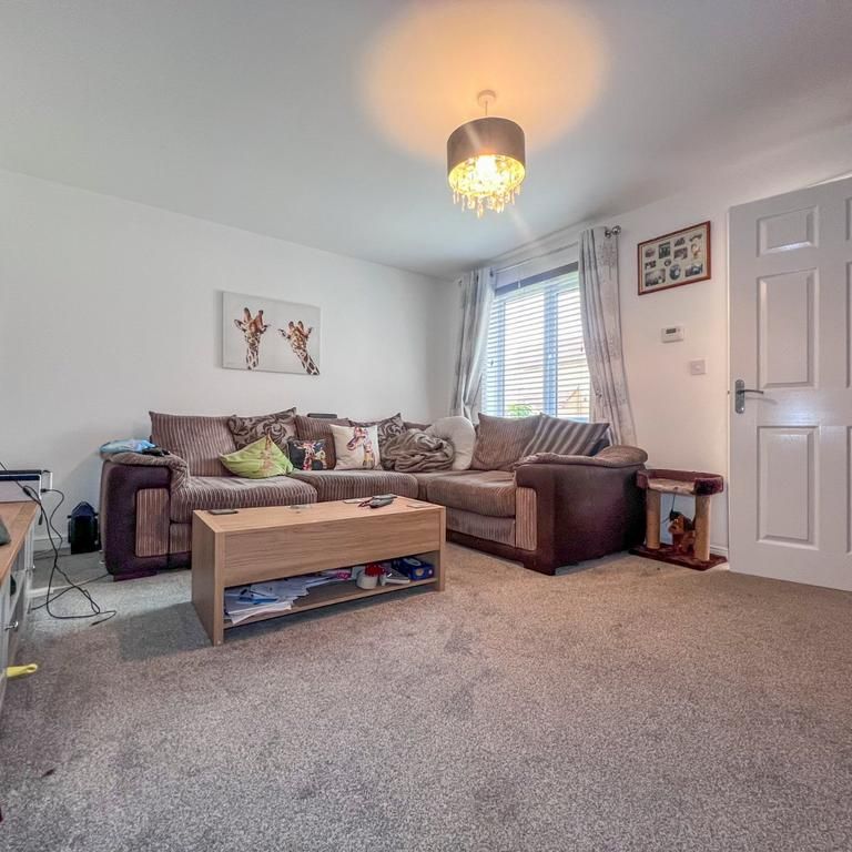 3 bedroom semi-detached house to rent - Photo 1