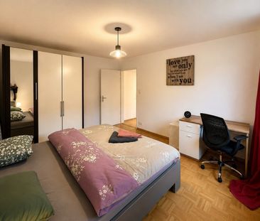 Stylish 2.5 Room Furnished Apartment Prime 1st Floor Unit - Photo 3